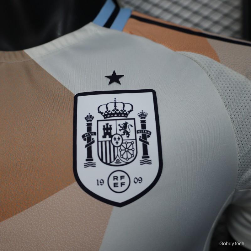Player Version 2025 Spain Pre-Match White with Geometric Pattern Jersey